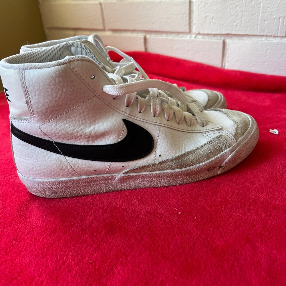 Nike Kids White and Black Sneakers